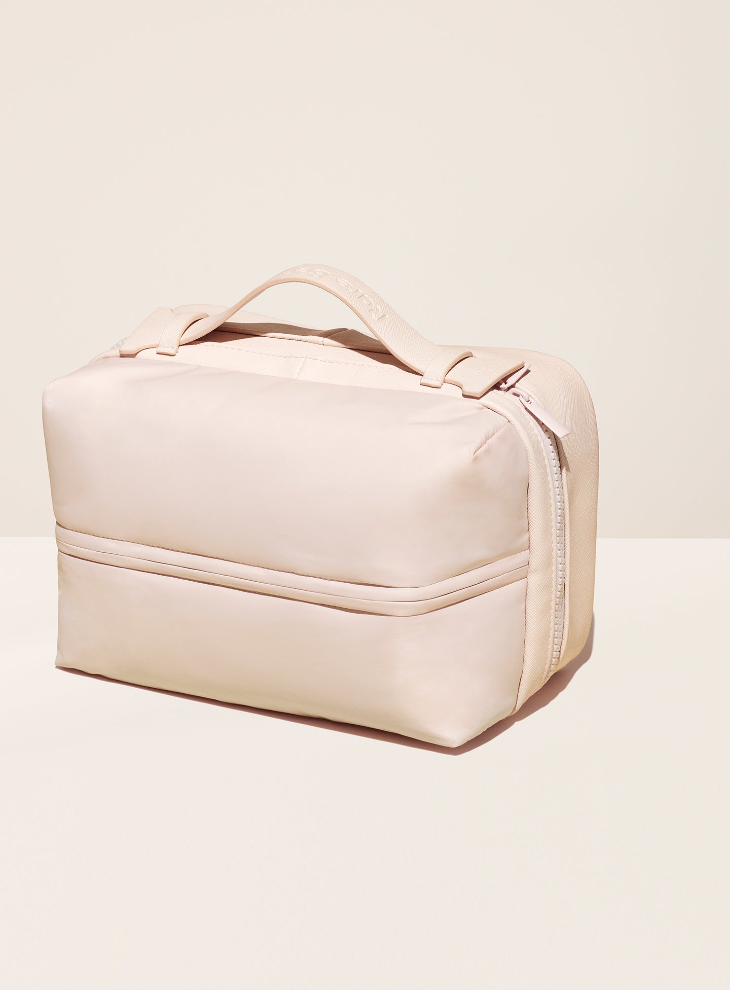 puffy-toiletry-bag-handle-1440x1952-1